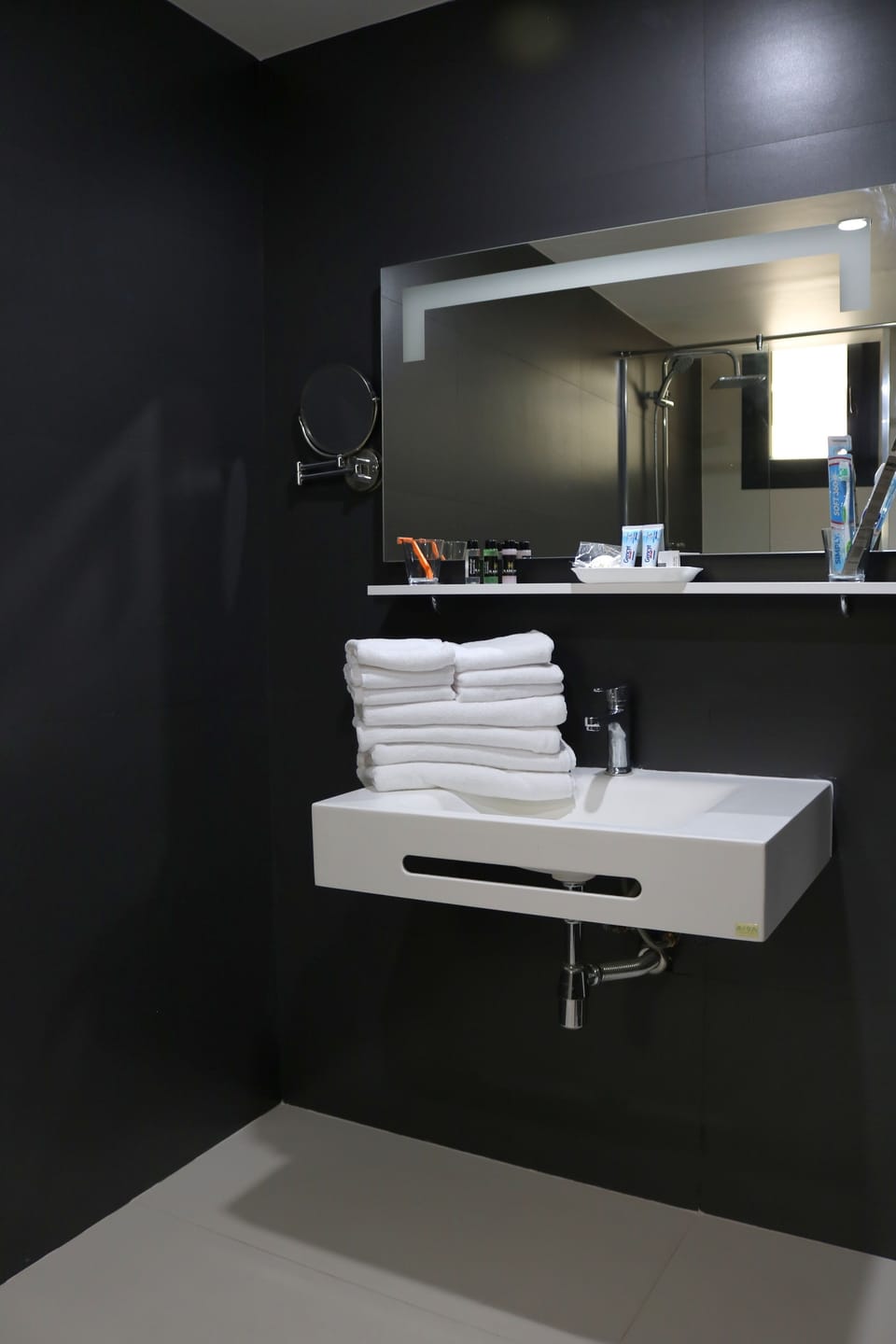 Superior Apartment | Bathroom | Hair dryer, towels, soap, shampoo