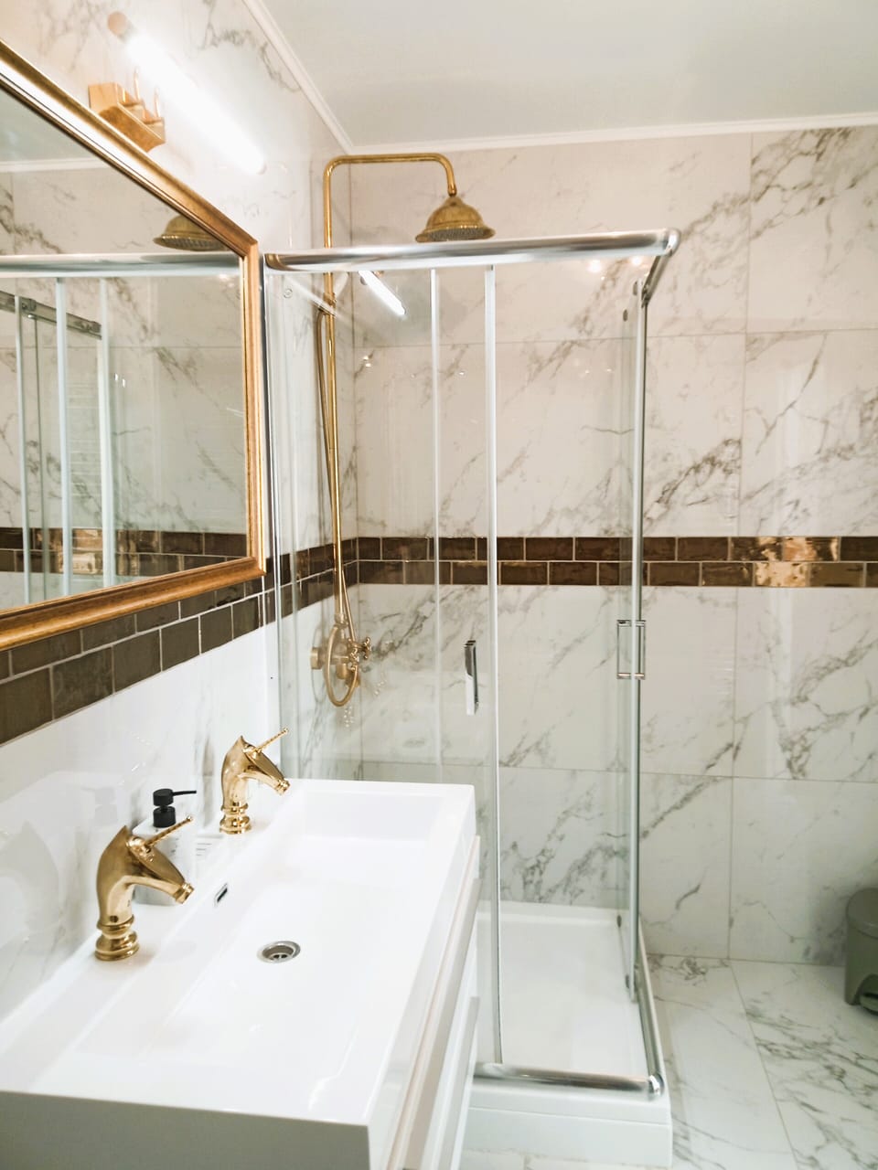 Deluxe Single Room | Bathroom | Free toiletries, hair dryer, towels, soap