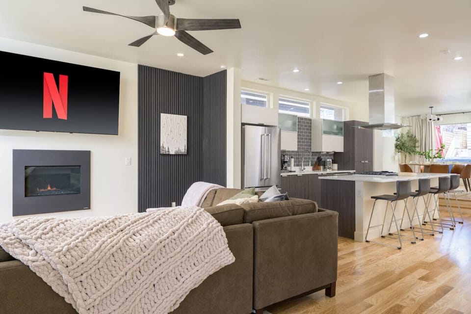 Spacious living room with oversized couch, fireplace and large smart TV