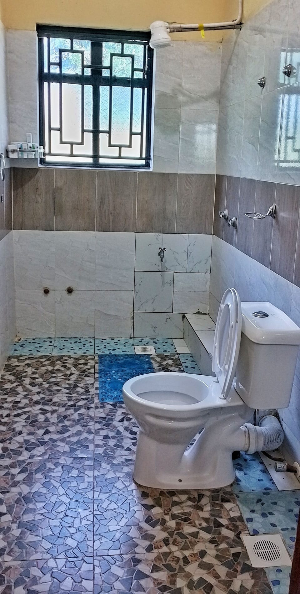 Shower, slippers, bidet, towels