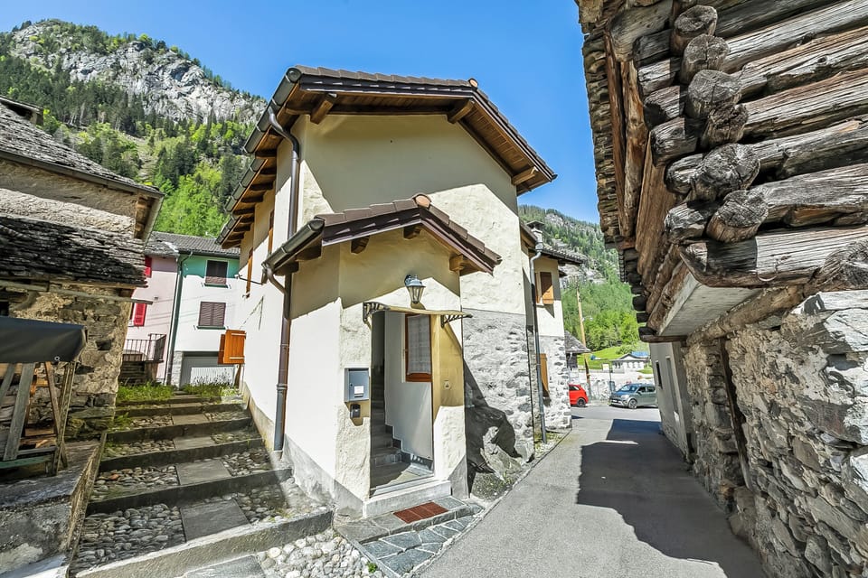 Family Apartment, Multiple Bedrooms, 2 Bathrooms, Mountainside (Casa Andy 2 Val Lavizzara) | Exterior