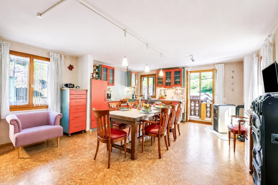 Family Apartment, 1 Bedroom, 2 Bathrooms, Mountainside (Casa Andy 1 Val Lavizzara with Views) | Dining