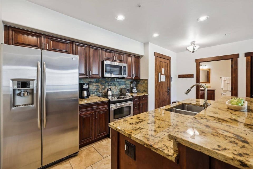 Condo (Luxury Crystal Peak Lodge 2 Bedroom C) | Private kitchen | Cookware/dishes/utensils