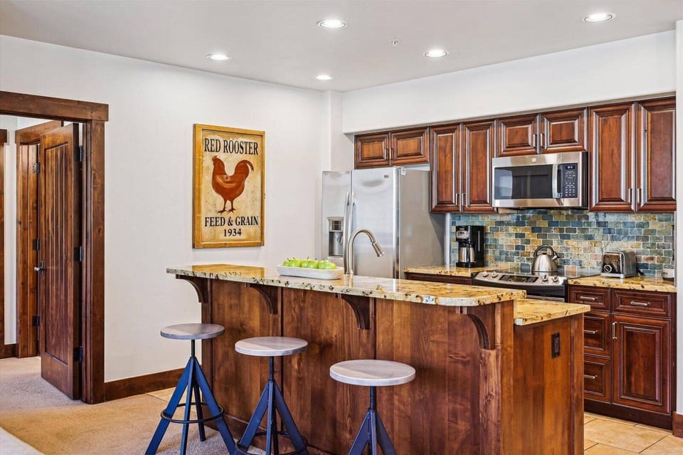 Condo (Luxury Crystal Peak Lodge 2 Bedroom C) | Private kitchen | Cookware/dishes/utensils