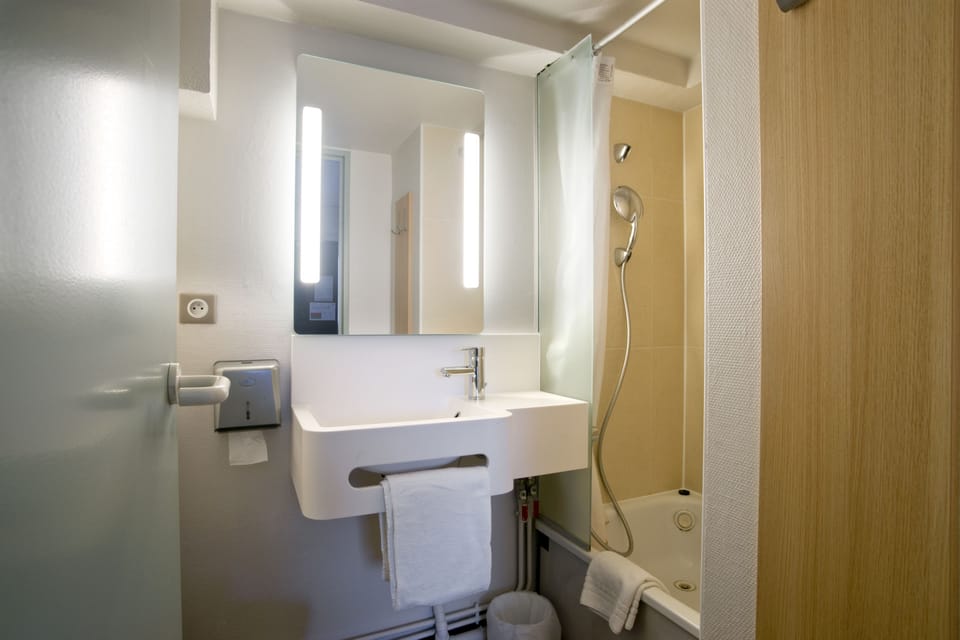 Bathroom sink