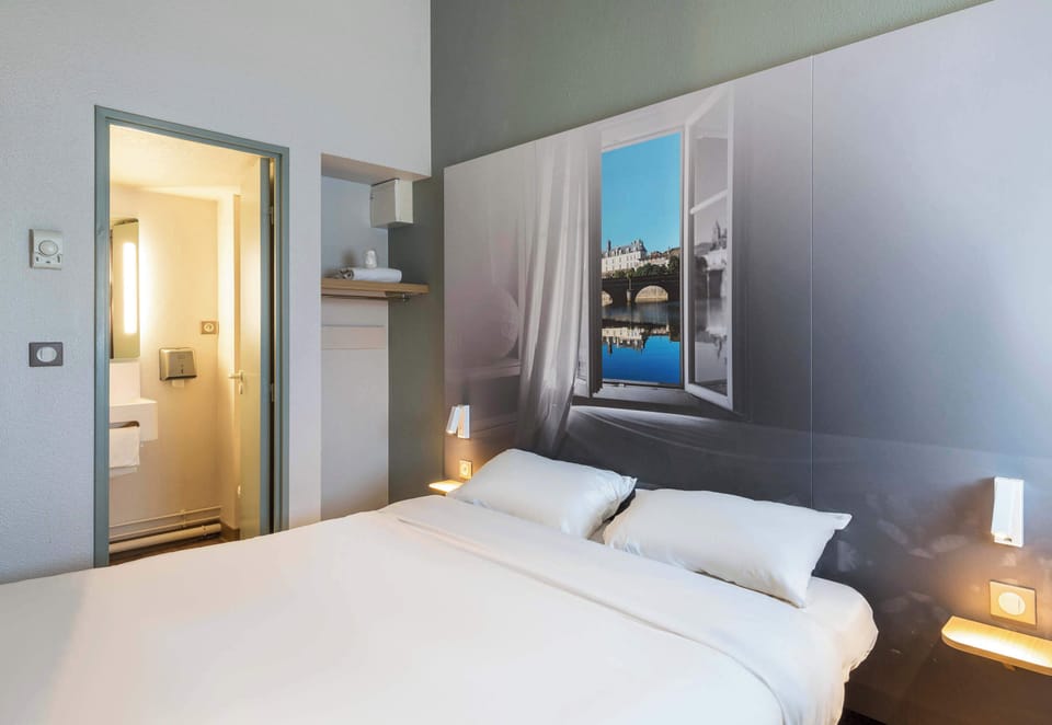 Double Room | Premium bedding, desk, soundproofing, free WiFi