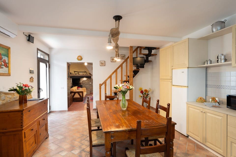 Dining Room, Kitchen