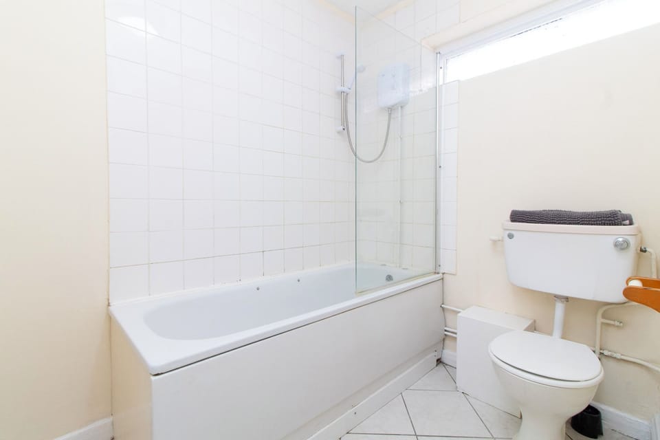 Brookvale Guest House Room 12 Bed and Breakfast in Southampton