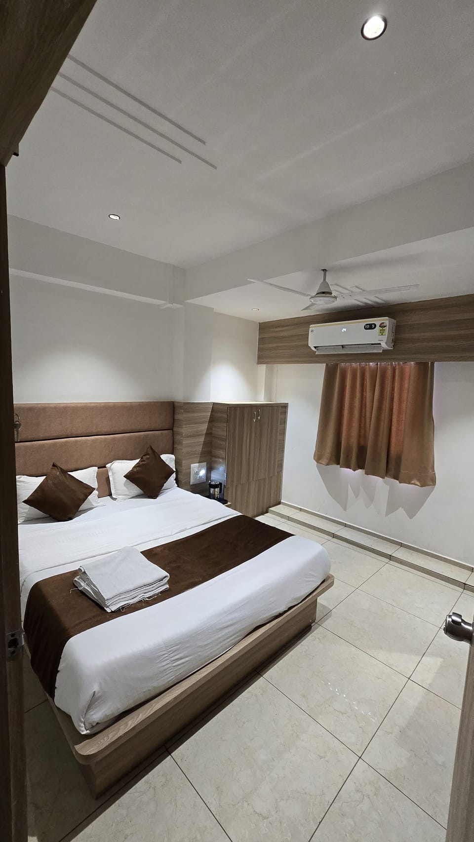 Basic Double Room, City View | Desk, laptop workspace, free WiFi