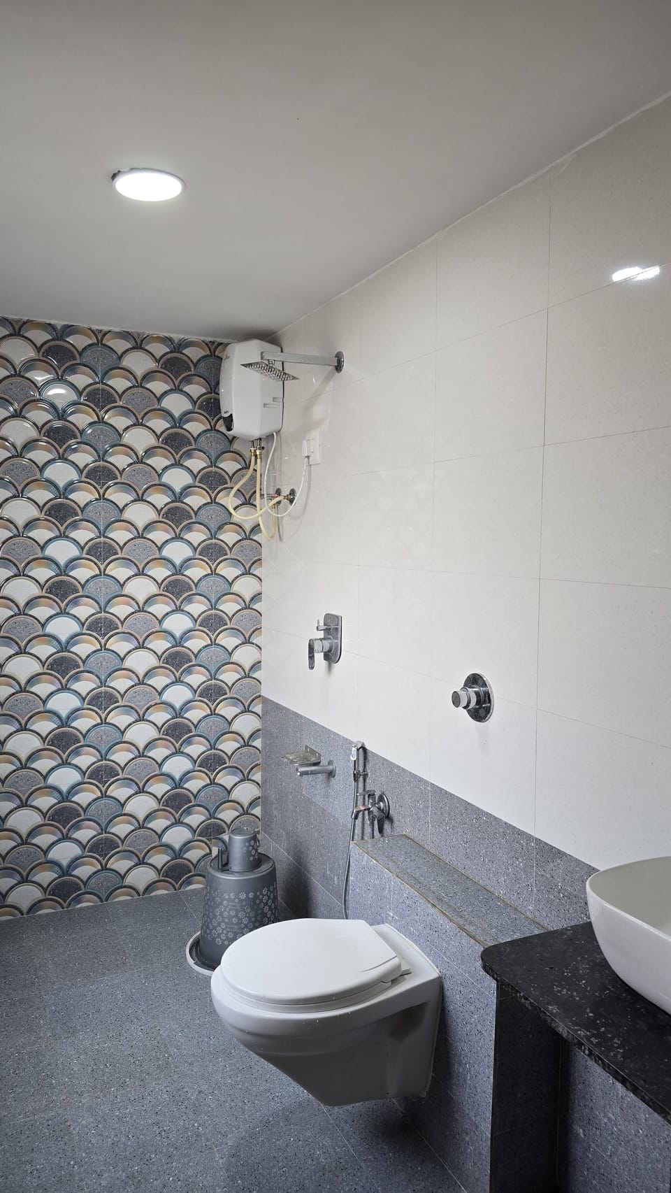Basic Double Room, City View | Bathroom amenities | Free toiletries, towels, soap, toilet paper