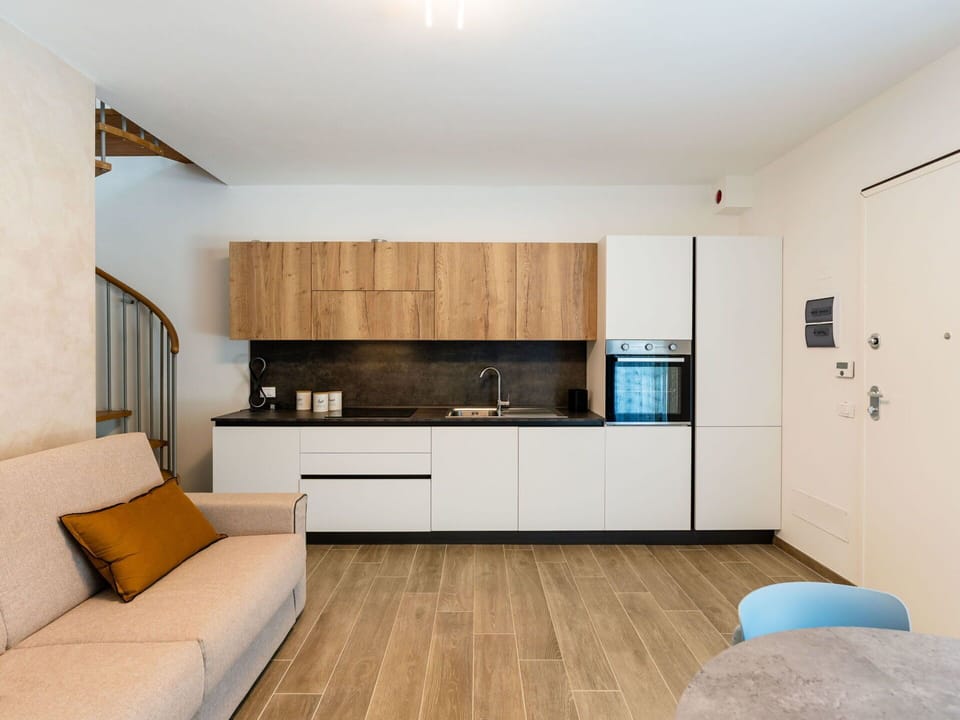 Furniture, Apartment, Chair, Balcony, Kitchen & Dining Room Table, Outdoor Furniture, Houseplant, Coffee Table
