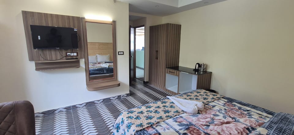 Luxury Room | Desk, free WiFi, bed sheets