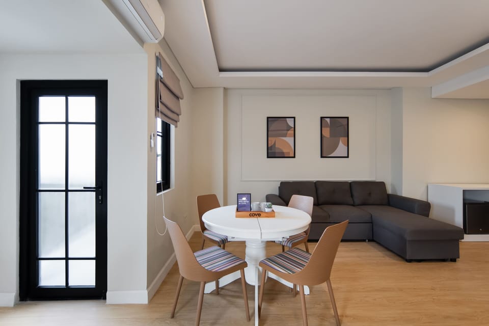 Suite | Free WiFi, bed sheets