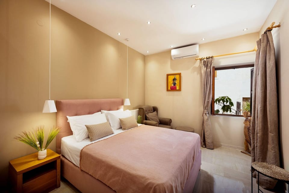 House | 3 bedrooms, desk