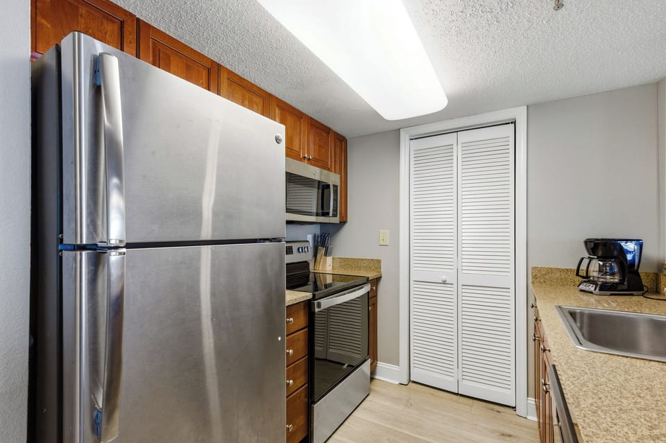 Full kitchen