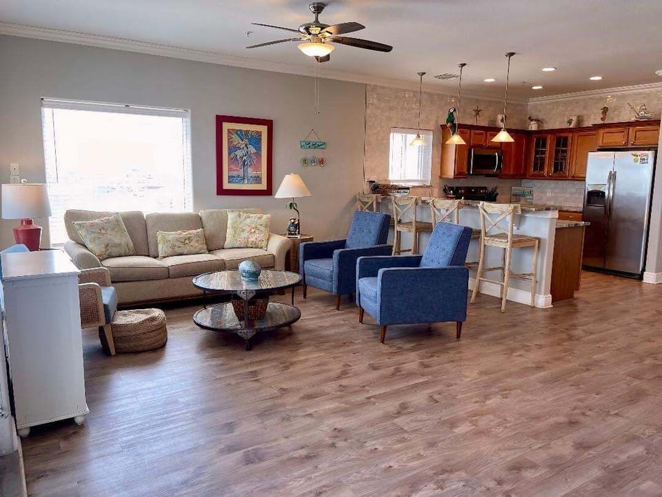 Condo, 4 Bedrooms | Living area