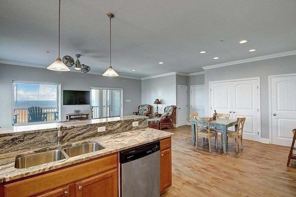 Condo, 2 Bedrooms | Interior