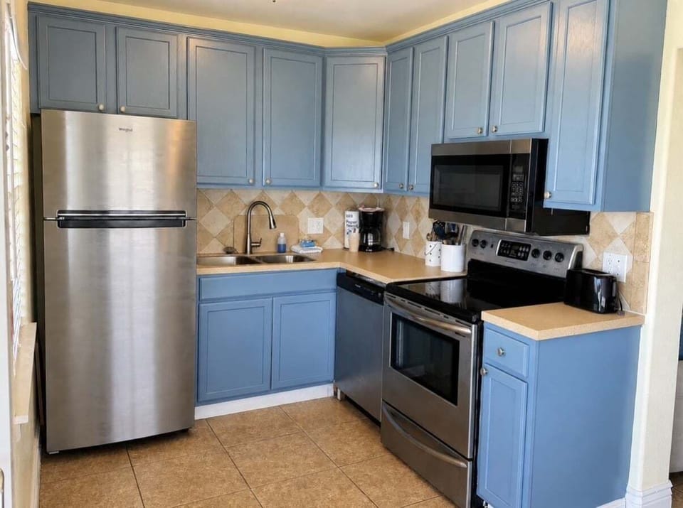 Condo, 1 Bedroom | Private kitchen