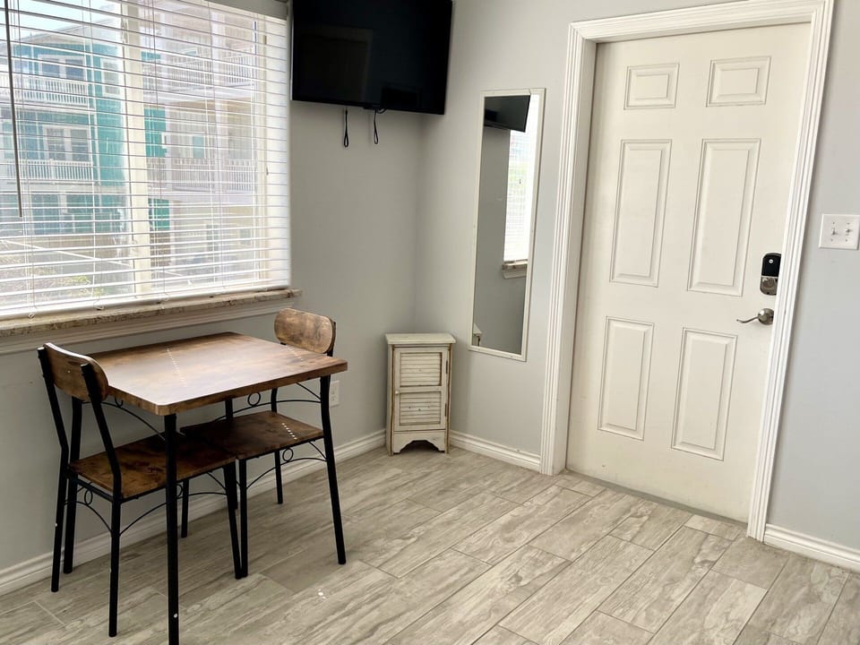 Condo, 3 Bedrooms | Dining