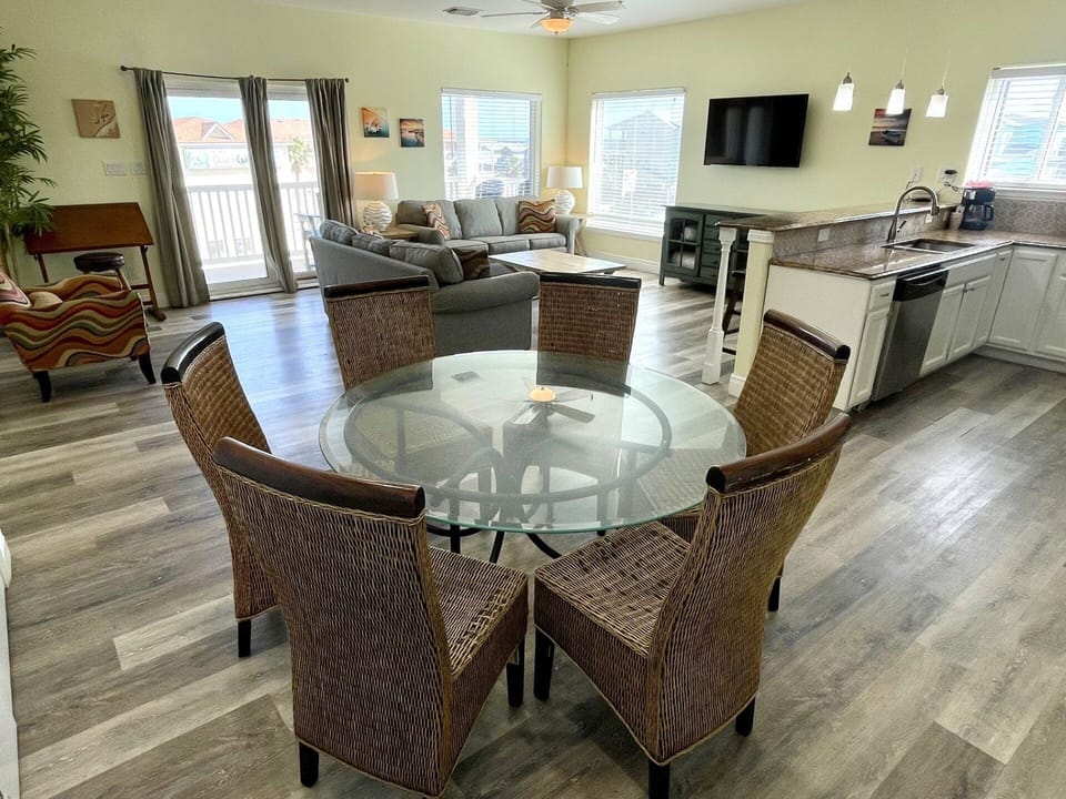 Condo, 4 Bedrooms | Living area