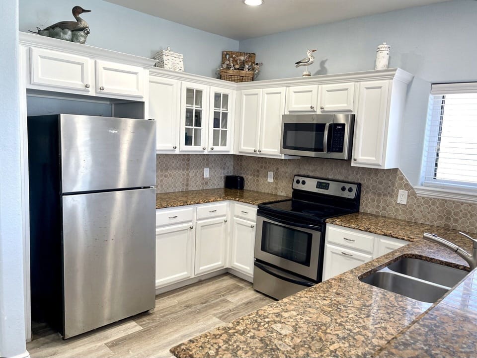 Condo, 4 Bedrooms | Private kitchen