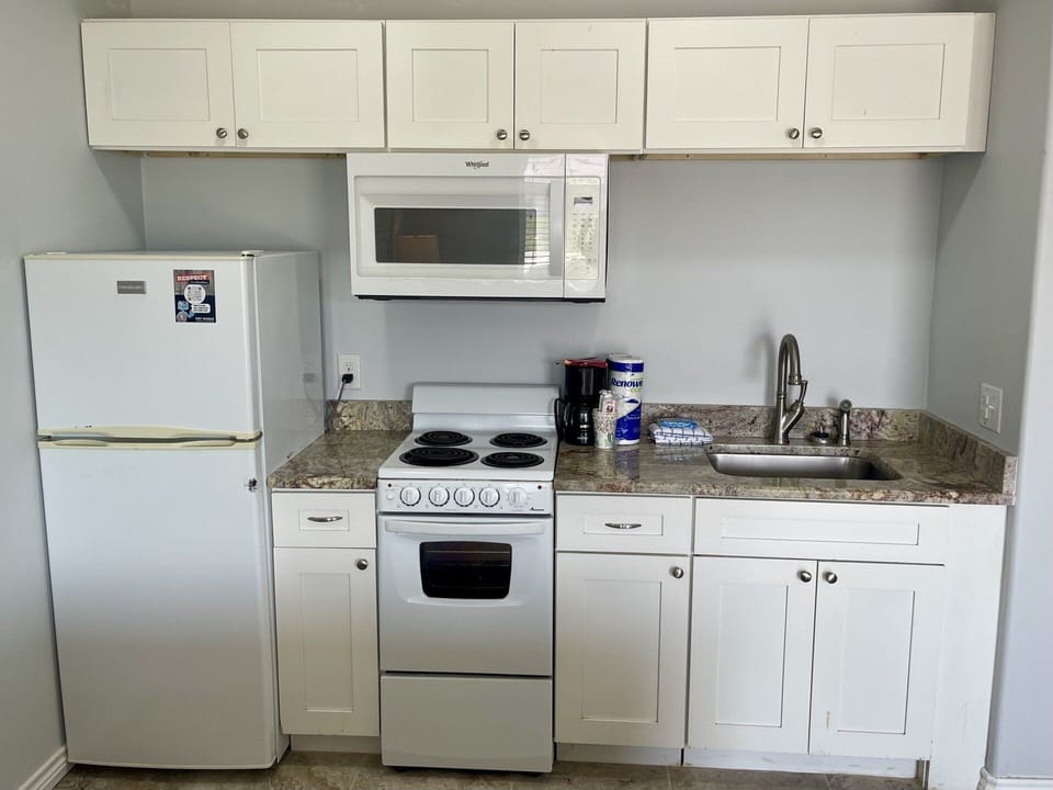 Condo, 2 Bedrooms | Private kitchen