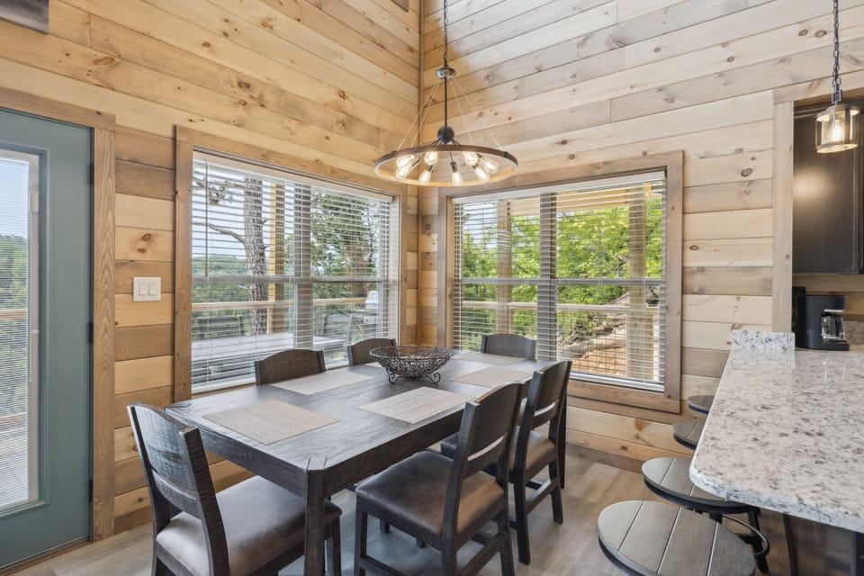 Cabin, 3 Bedrooms | Dining