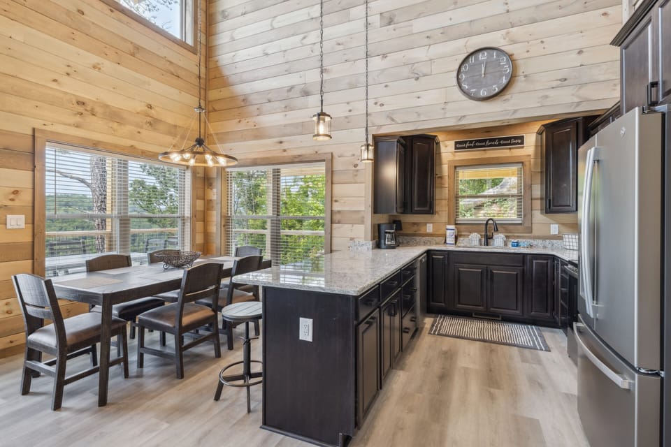 Cabin, 3 Bedrooms | Private kitchen | Coffee/tea maker, fridge, oven, toaster