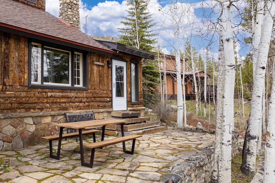 Cabin, 4 Bedrooms | Outdoor dining