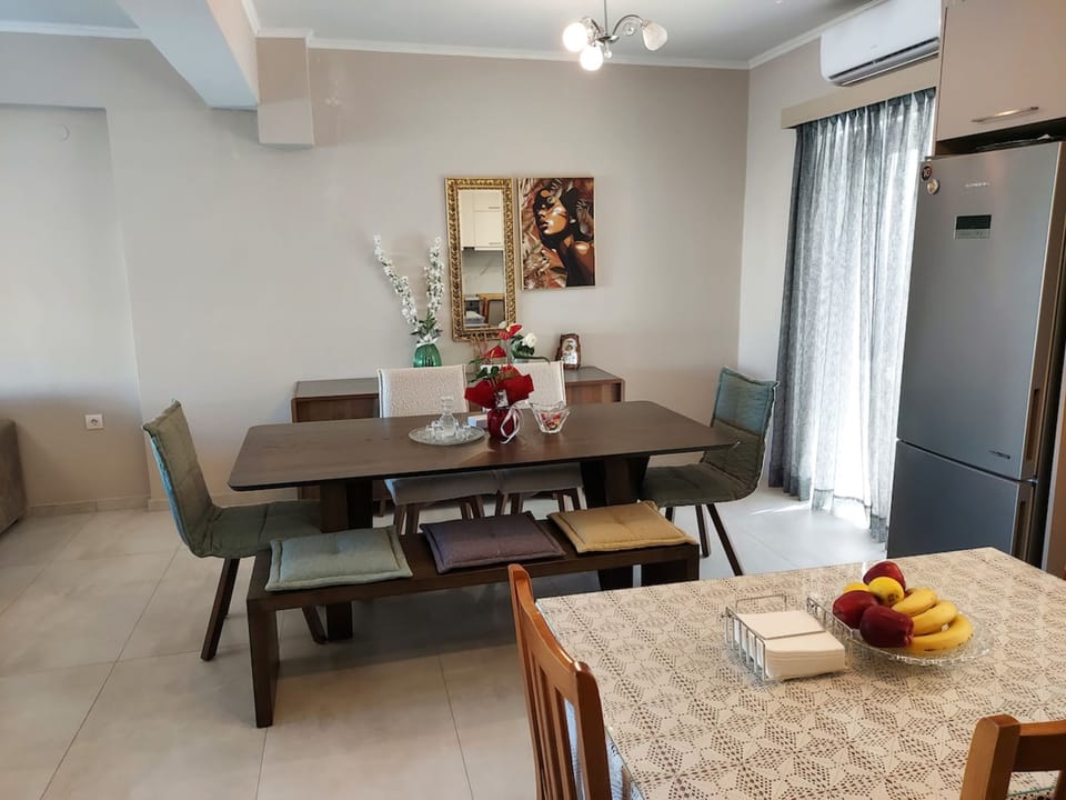 House | 3 bedrooms, desk