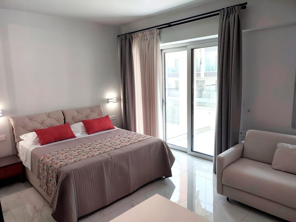 Apartment, Accessible, Smoking | 1 bedroom, desk, soundproofing