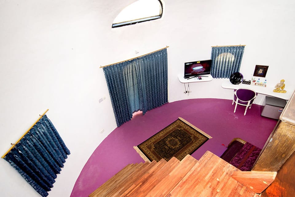 1 Bedroom Loft Jacuzzi Villa | Minibar, in-room safe, desk, laptop workspace