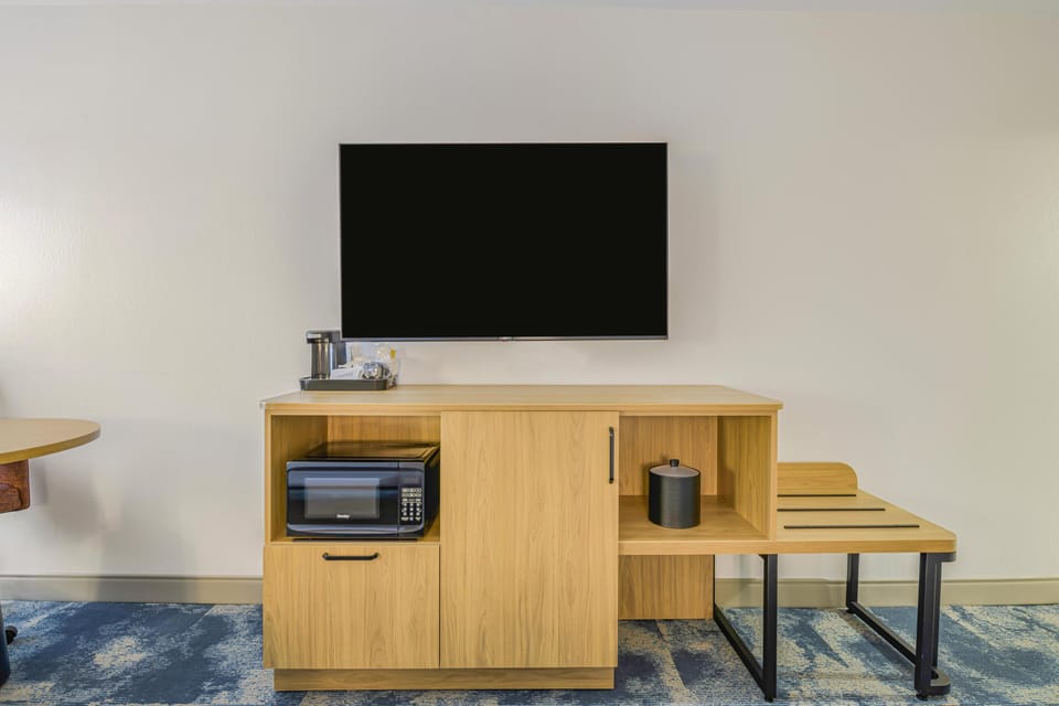 Two double beds non smoking | In-room safe, desk, iron/ironing board, free WiFi