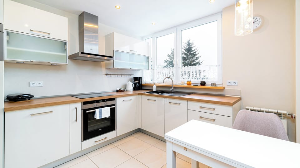 Apartment (7) | Private kitchen | Fridge, stovetop, electric kettle, cookware/dishes/utensils