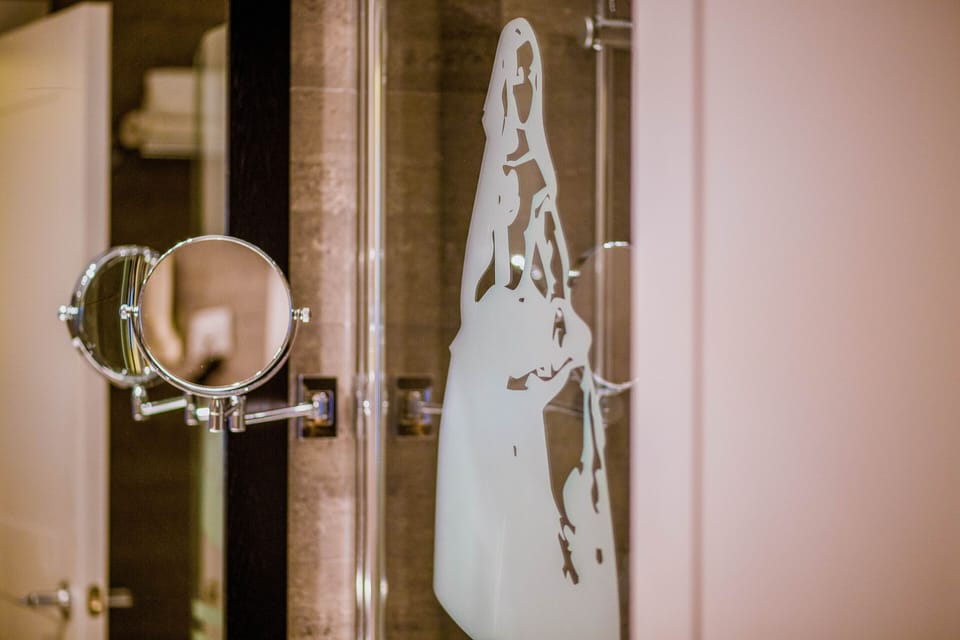 Triple Room | Bathroom | Free toiletries, hair dryer, bathrobes, slippers