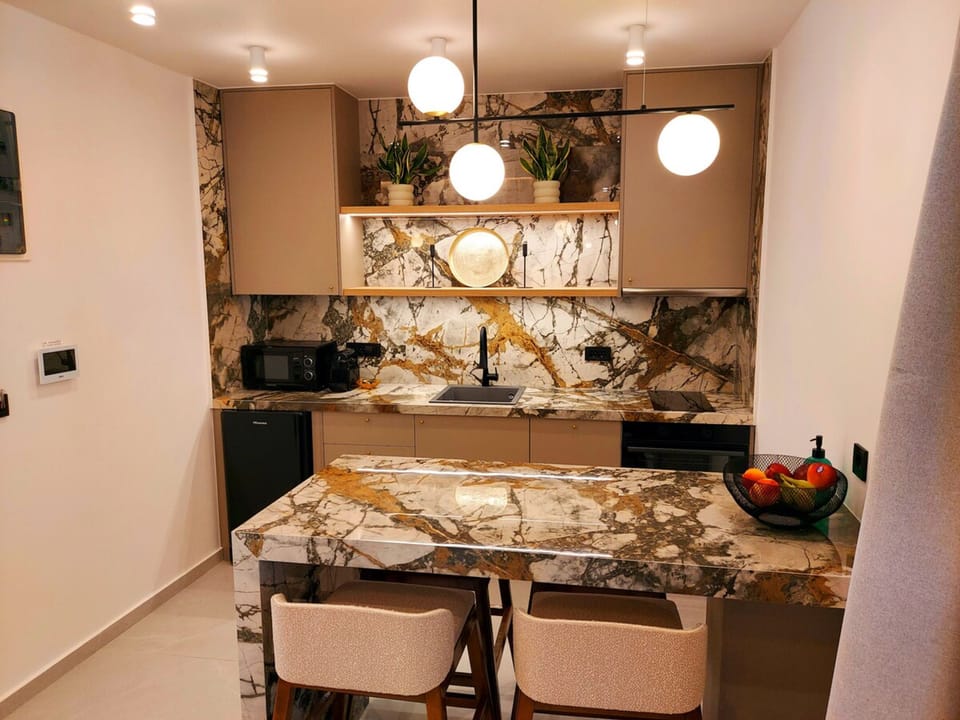 House | 1 bedroom, desk, soundproofing