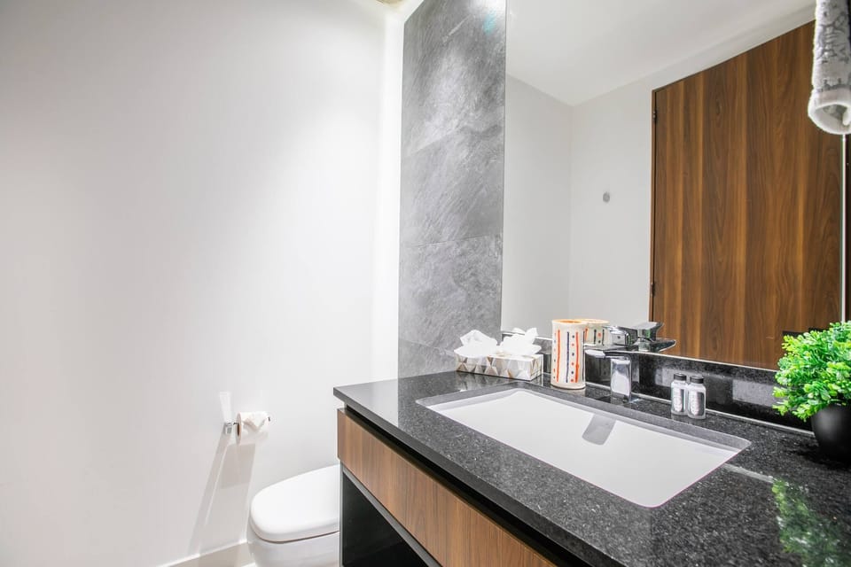 Master Bathroom — Ensuite bathroom