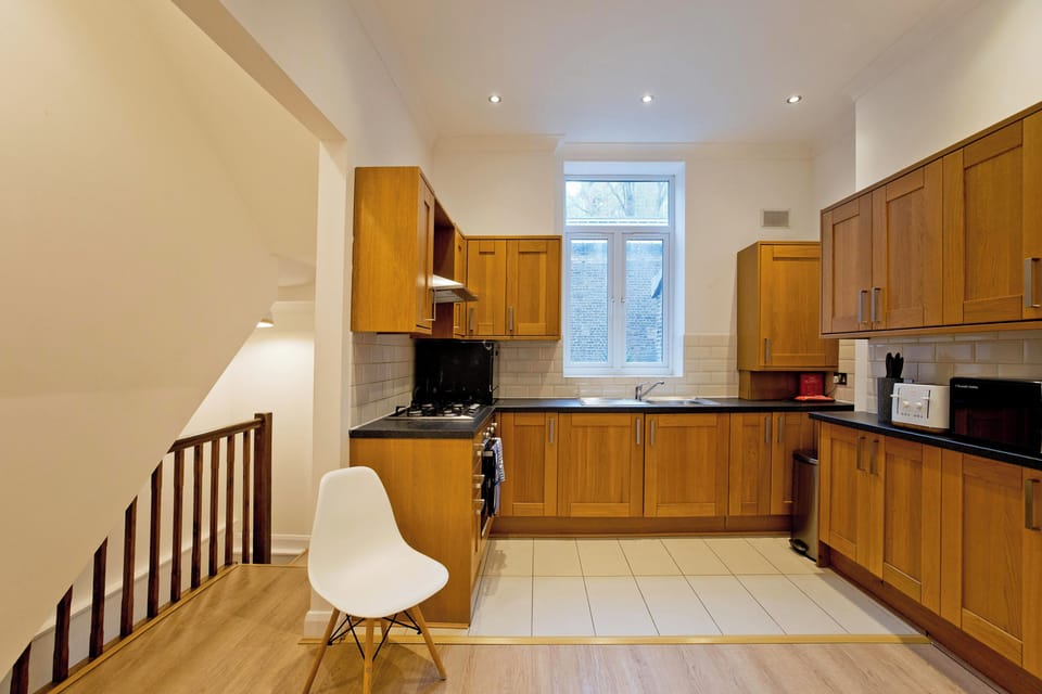 Apartment | Living area | 42-inch Smart TV with digital channels