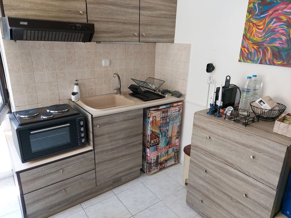 House | 2 bedrooms, desk