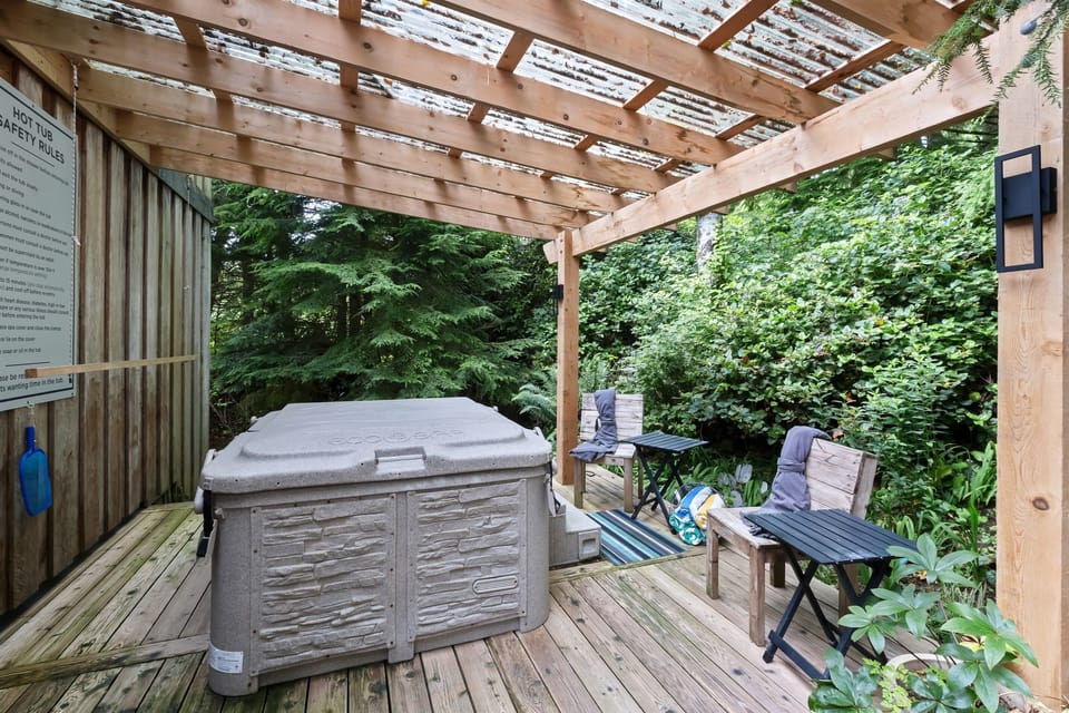 Shared hot tub- 4 person