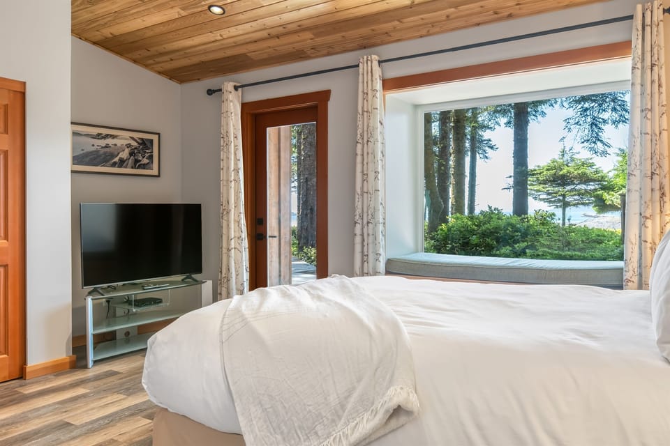 Queen bedroom with view