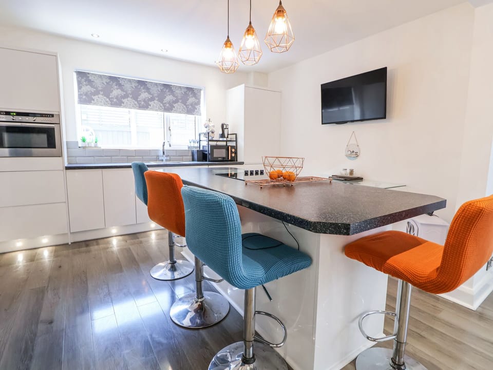 Dishwasher, cookware/dishes/utensils