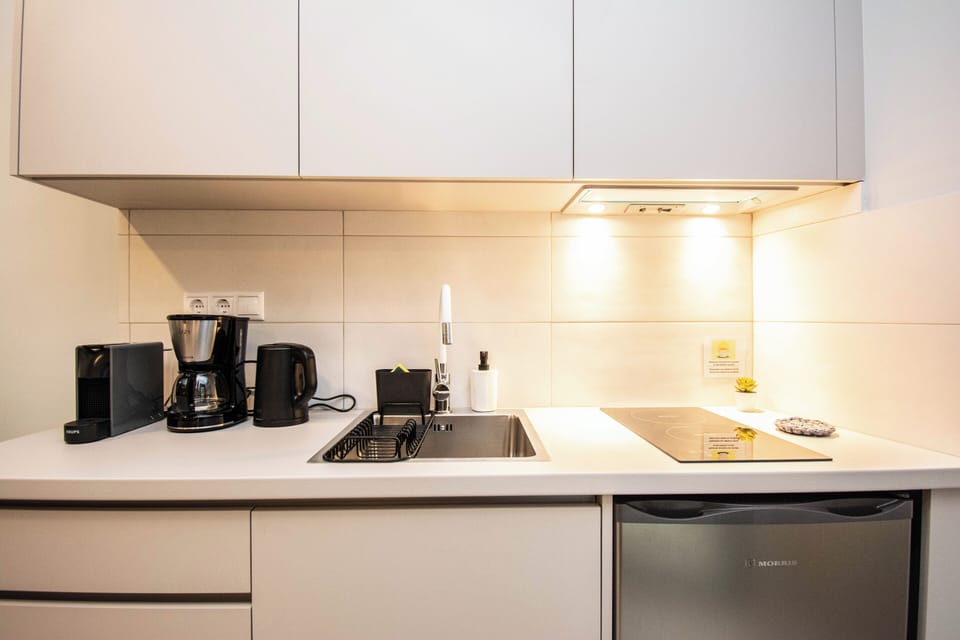 Deluxe Studio | Private kitchen | Electric kettle