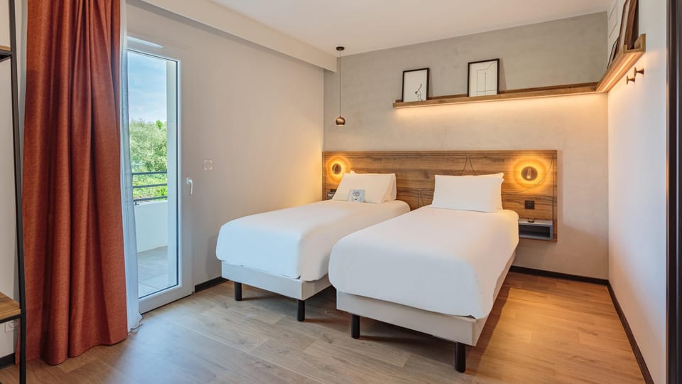 Standard Room, 2 Twin Beds | Premium bedding, Select Comfort beds, individually decorated