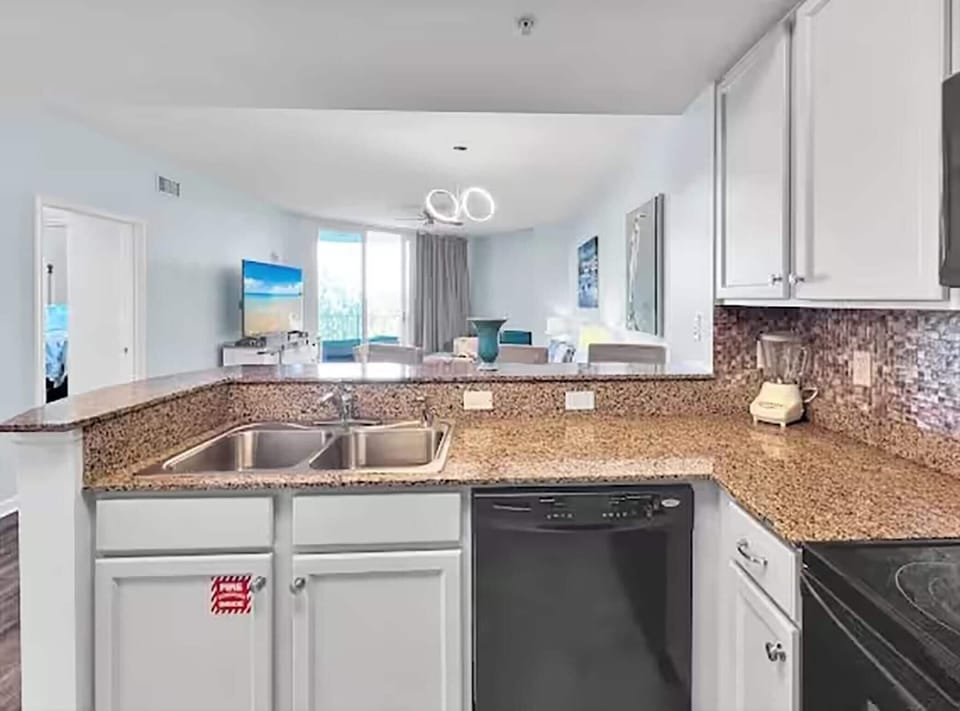 Condo, Multiple Beds (Palms Resort #2406 Jr. 2BR) | Private kitchen | Oven, toaster