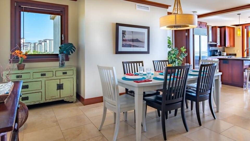 Bright and cheerful dining in your abode at Ko Olina Beach Villas B609.