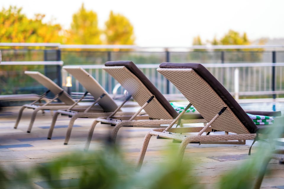 Indoor pool, sun loungers