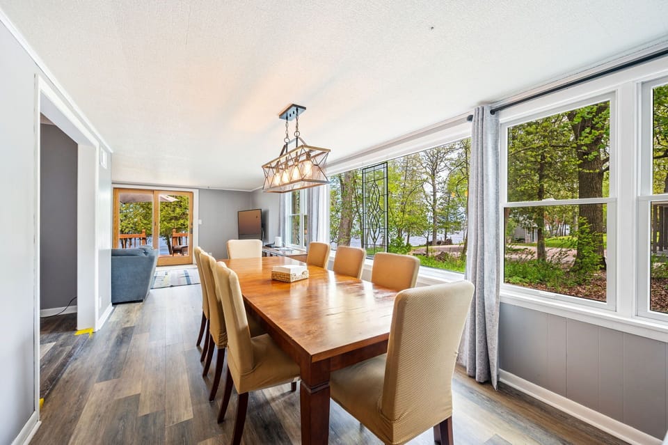 Gather for meals with a front-row seat to Sturgeon Bay’s serene beauty—lake views served daily.