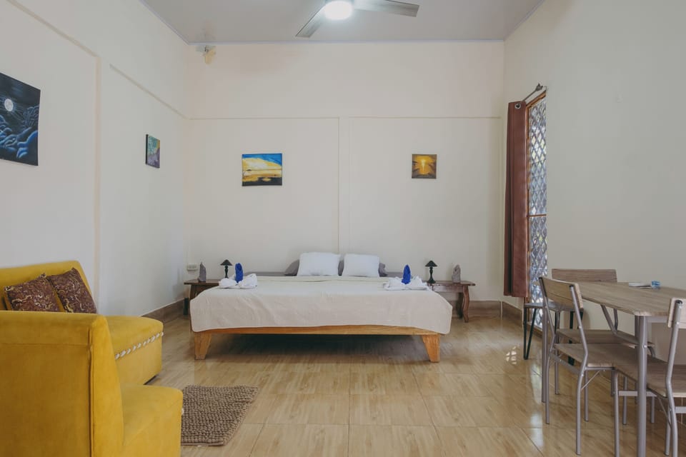 Comfort Room | Free WiFi, bed sheets