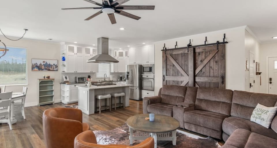 Living room seating for all.